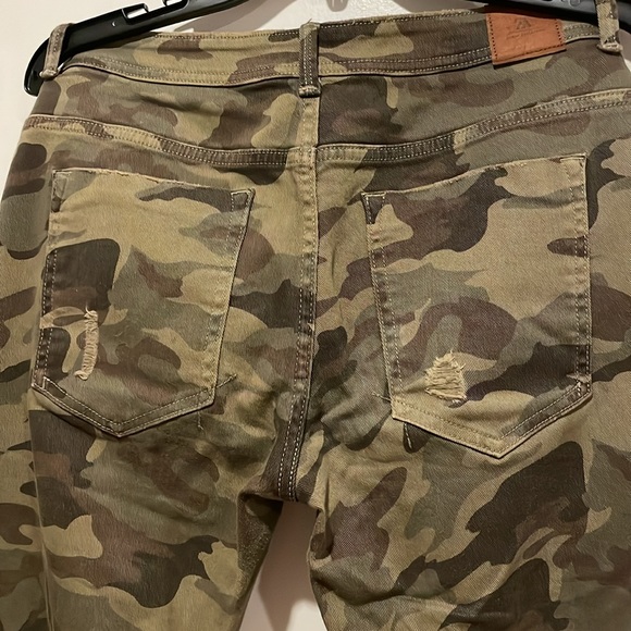 Zara Ripped Camo Skinny Jeans - Picture 7 of 7